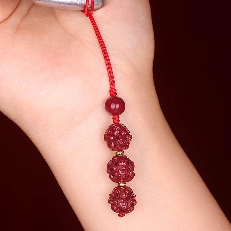 Telefona ķēdes piekariņš ar cinnabāra zodiaka motīvu, gravēts, ķīniešu literāri retro stila, 2023. gada rudens