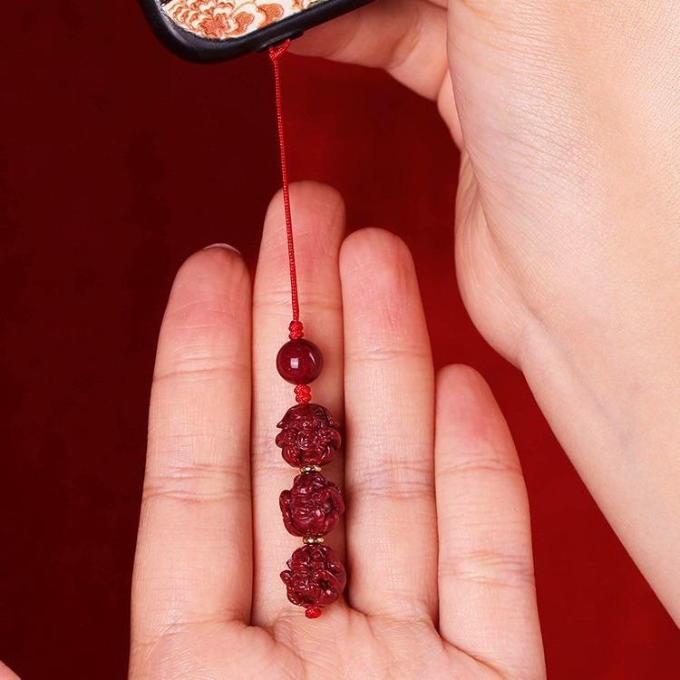 Telefona ķēdes piekariņš ar cinnabāra zodiaka motīvu, gravēts, ķīniešu literāri retro stila, 2023. gada rudens