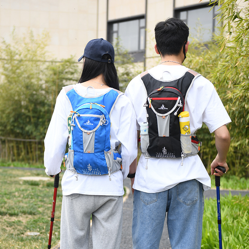 Sporta mugursoma – ultralieka, elpojoša, izturīga; pudeļu kabata; Modelis: 673; Materiāls: Nīlons; Ieklāde: Poliesteris; Pārvadāšanas sistēma: gaisa spilvena plecu siksnas