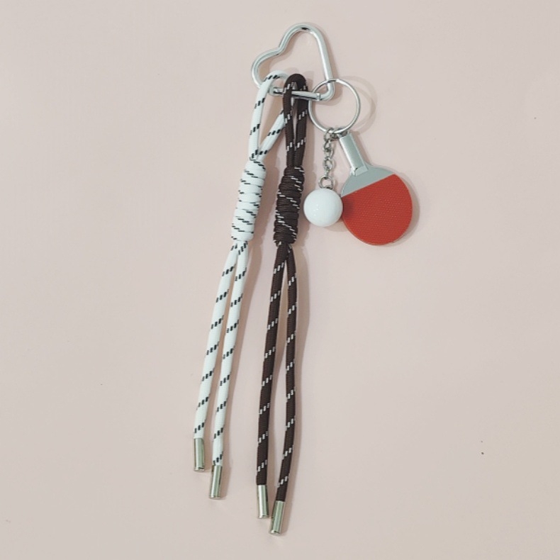 Mandu rakto grandinėlė — plastmasė, šiuolaikinio meno stilius, dovana poroms ir draugams