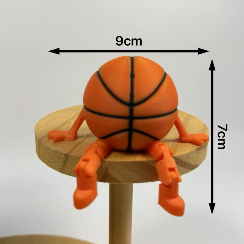Sėdinti figūrėlė kaip papuošalas su šešiais sportais: futbolas, krepšinis, regbis, golfas, beisbolas, tinklinis • 3D spausdinimas PLA • Šiuolaikinio meno stilius