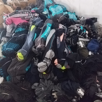 Unisex slēpošanas zeķes līdz ceļiem, 80–90% kokvilna, sviedru uzsūkšana, adījums ar vienu adatu