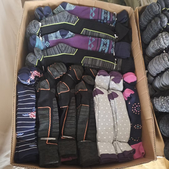 Unisex slēpošanas zeķes līdz ceļiem, 80–90% kokvilna, sviedru uzsūkšana, adījums ar vienu adatu