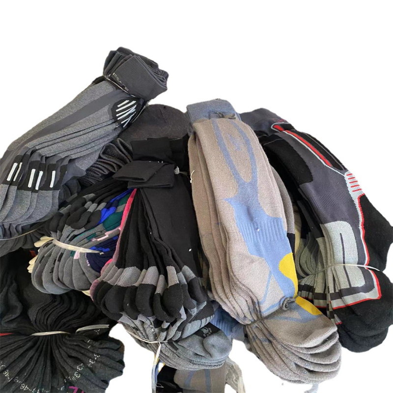 Unisex slēpošanas zeķes līdz ceļiem, 80–90% kokvilna, sviedru uzsūkšana, adījums ar vienu adatu