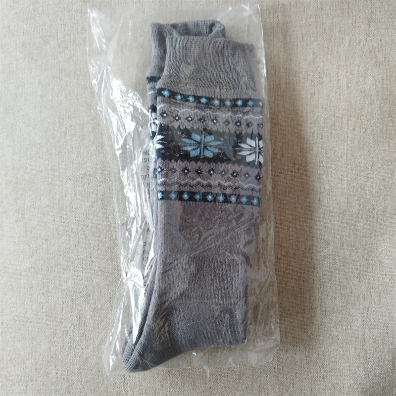 Unisex slēpošanas zeķes līdz ceļiem, 80–90% kokvilna, sviedru uzsūkšana, adījums ar vienu adatu