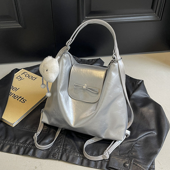 PU anyagú hátizsák, városi minimalistikus stílus, vödör alakú forma, cipzáras zárás, dupla vállpánt