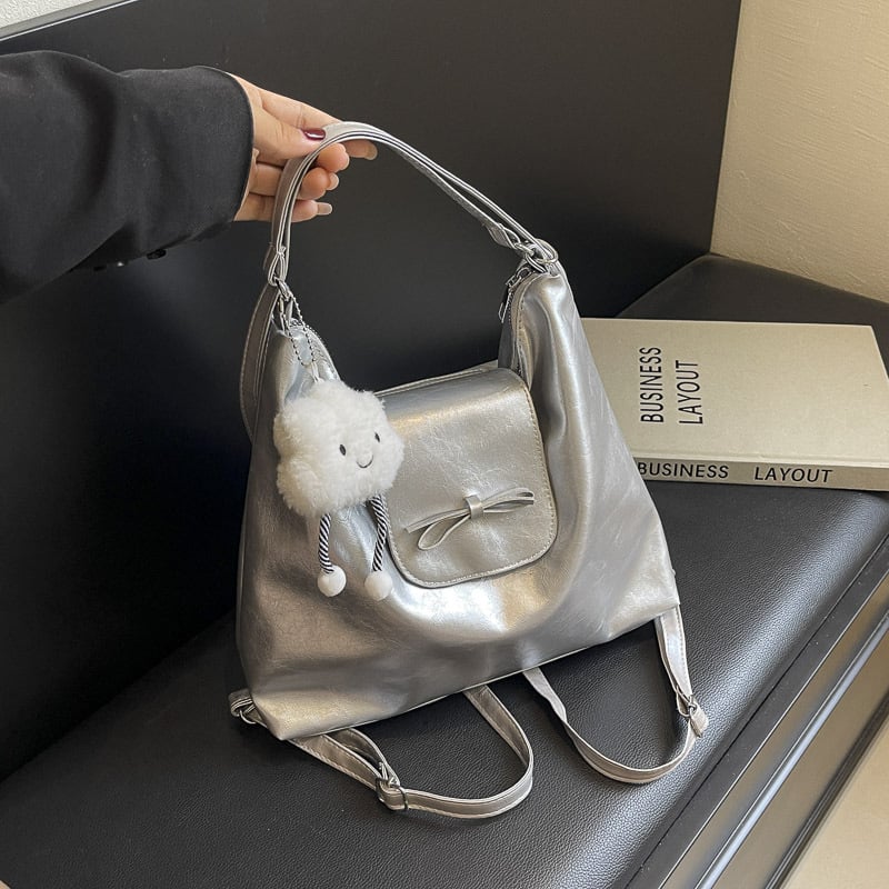 PU anyagú hátizsák, városi minimalistikus stílus, vödör alakú forma, cipzáras zárás, dupla vállpánt