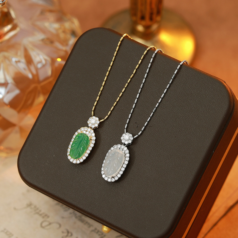 Colier cu labă de pisică din cristal natural, pandantiv geometric, placat cu aur adevărat, stil lux discret, iarna 2025