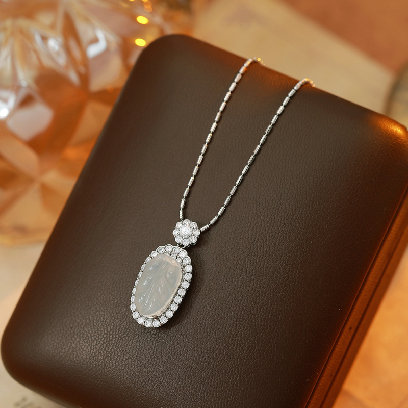 Colier cu labă de pisică din cristal natural, pandantiv geometric, placat cu aur adevărat, stil lux discret, iarna 2025