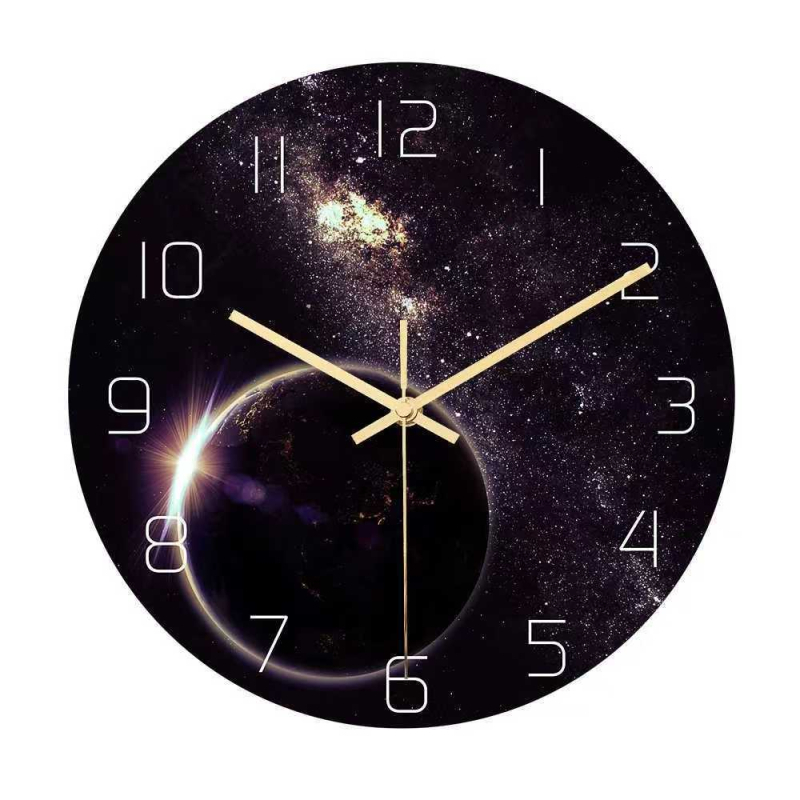 Galaxis-nebula falióra – edzett üveg, csendes járású mechanizmus, kör alakú kialakítás, elemmel működik, világidő, 24 órás kijelzés