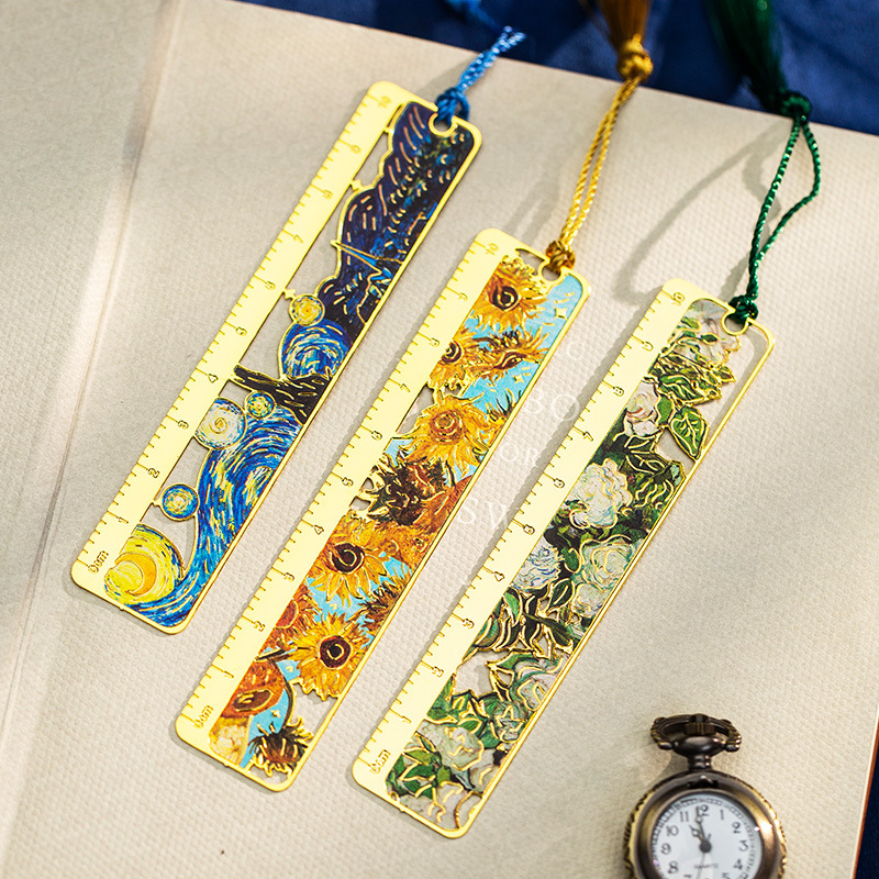 Metallist raamatumärk väljalõigatud kujundusega ja integreeritud mõõtmisvahendiga, Keelatud Linna stiil