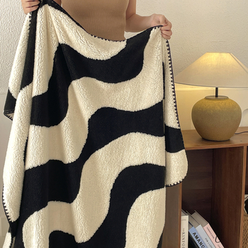 Одеяло от коралов флийс, геометричен модел, за зимно ползване, тегло 1000 г, свиване 2–5%