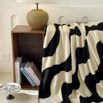 Одеяло от коралов флийс, геометричен модел, за зимно ползване, тегло 1000 г, свиване 2–5%