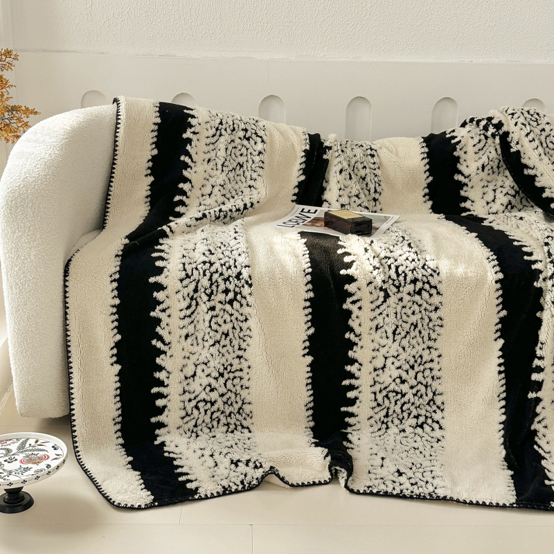 Одеяло от коралов флийс, геометричен модел, за зимно ползване, тегло 1000 г, свиване 2–5%