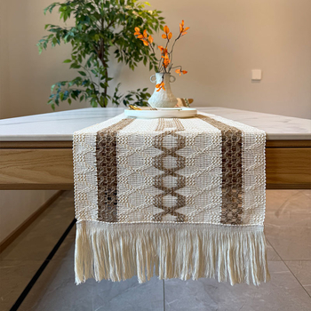 Boheemlase stiili järgi õmmeldud laualipp koos fringinguga, 60% polüester, 40% jute, triibuline/karode muster, pulmateema