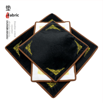 Viengabala rotaslietu demonstrācijas audums, plakanā stila, flaneles un citi materiāli, šuvju salikšana, pavasaris 2023