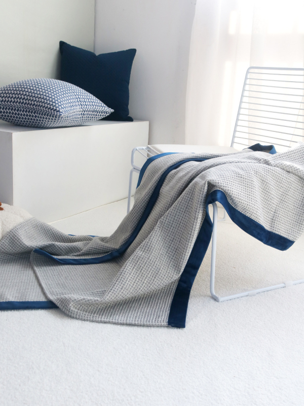 Plava luksuzna deka za hotele i hostele, jednostavan i modern stil (Kod Fs75675995674998; Marka Other; Tip deke: Drugo; Materijal: Drugo; Segment posteljine: Ostale deke i fleece deke)