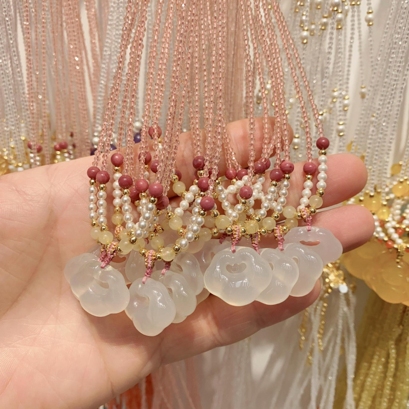 Ametiszt kristály nyaklánc, kézzel készített, szabályos lánc, medál állat-zodiákus formája, tavasz 2025.