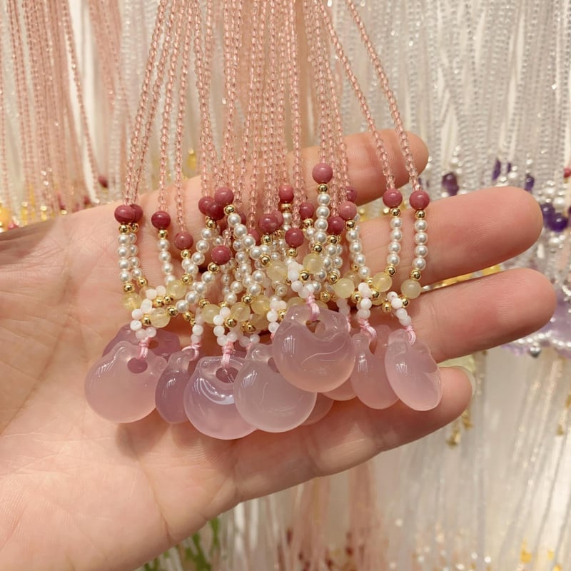 Ametiszt kristály nyaklánc, kézzel készített, szabályos lánc, medál állat-zodiákus formája, tavasz 2025.