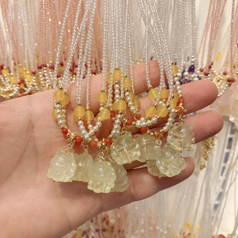 Ametiszt kristály nyaklánc, kézzel készített, szabályos lánc, medál állat-zodiákus formája, tavasz 2025.