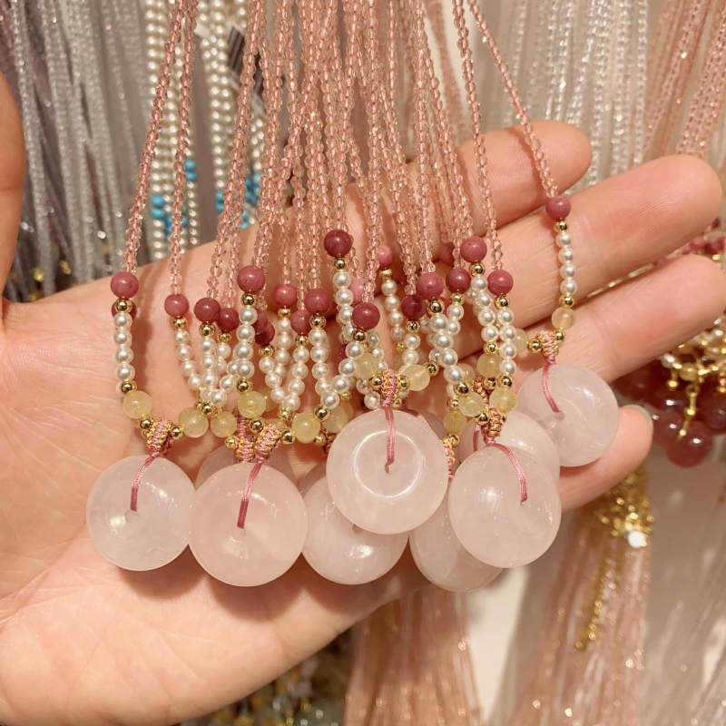 Ametiszt kristály nyaklánc, kézzel készített, szabályos lánc, medál állat-zodiákus formája, tavasz 2025.