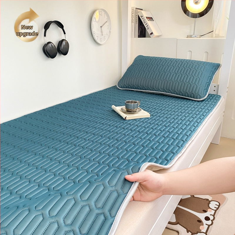 Gultas palags studentu kopmītnēs, dabīgs latekss, lateksa saturs 90% vai vairāk, drukāts audums, universāls stils