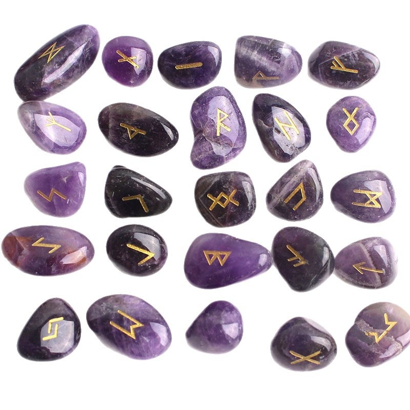 Prirodni kristalni runični kamen sa nordijskim natpisom, ručno izrezbaren rekvizit (Materijal: titanij kristal; Kategorija: kristalni sirovi kamen; Stil: moderni minimalizam; Pakiranje: karton)