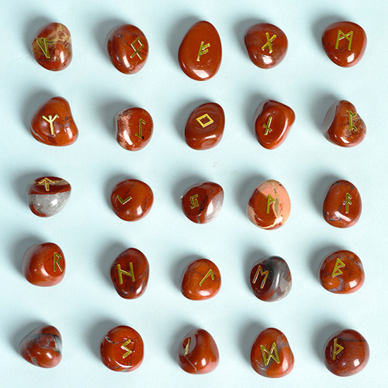 Prirodni kristalni runični kamen sa nordijskim natpisom, ručno izrezbaren rekvizit (Materijal: titanij kristal; Kategorija: kristalni sirovi kamen; Stil: moderni minimalizam; Pakiranje: karton)