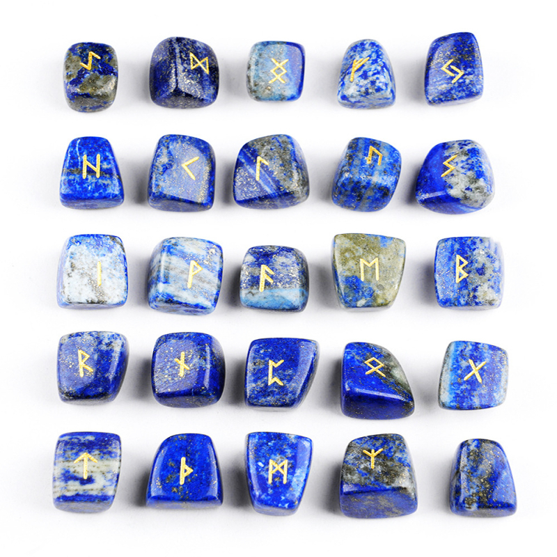 Prirodni kristalni runični kamen sa nordijskim natpisom, ručno izrezbaren rekvizit (Materijal: titanij kristal; Kategorija: kristalni sirovi kamen; Stil: moderni minimalizam; Pakiranje: karton)