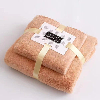 Dvodijelni set ručnika za kupanje od Coral Fleece, mekani i upijajući.
