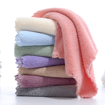 Квадратно детско кърпиче за лице от корална флис, 25 г, абсорбция 0–5 с, отпечатано лого