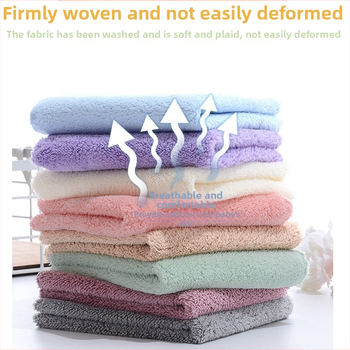 Квадратно детско кърпиче за лице от корална флис, 25 г, абсорбция 0–5 с, отпечатано лого