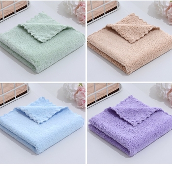 Квадратно детско кърпиче за лице от корална флис, 25 г, абсорбция 0–5 с, отпечатано лого