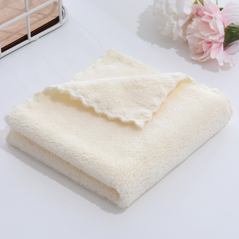 Квадратно детско кърпиче за лице от корална флис, 25 г, абсорбция 0–5 с, отпечатано лого