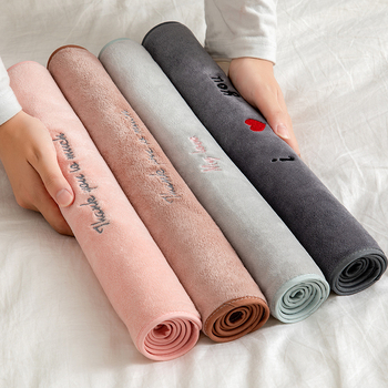 Микрофибърна кърпа за лице с бродирано лого, 130 g/m², полиестерово влакно, бродиране и подгъв