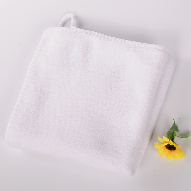 Квадратна микрофибърна кърпа за деца, абсорбираща, с подгъв и велурена обработка (300 g, еднонишкова прежда, 80% полипропиленово влакно)