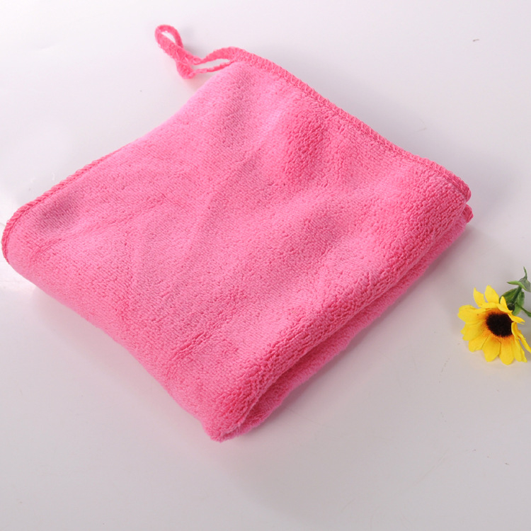 Квадратна микрофибърна кърпа за деца, абсорбираща, с подгъв и велурена обработка (300 g, еднонишкова прежда, 80% полипропиленово влакно)