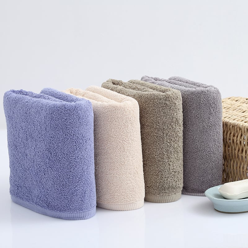 Fürdőlepedő, hosszú szálú pamut, 32s fonal, sima szövés, 120–140 g