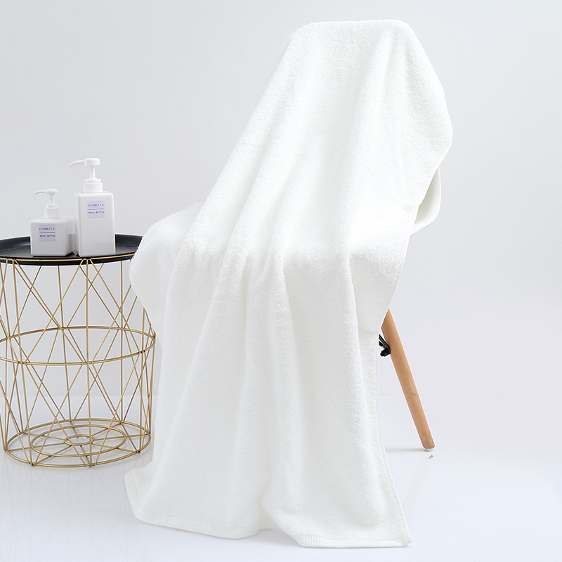 Fürdőlepedő, hosszú szálú pamut, 32s fonal, sima szövés, 120–140 g