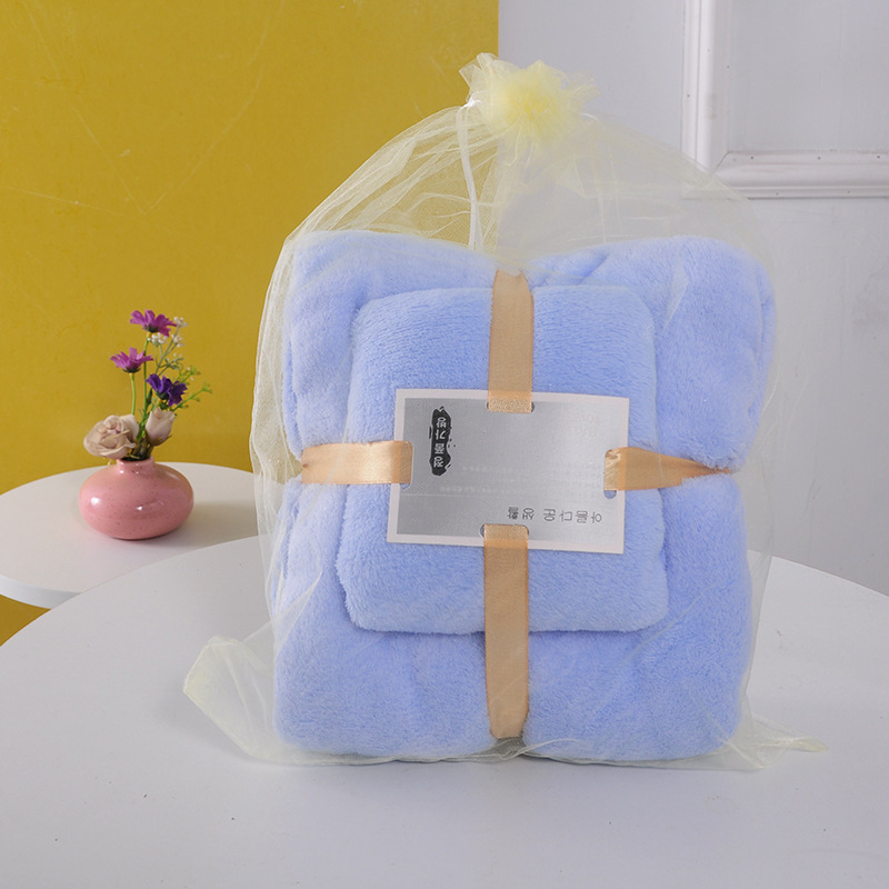 Anya- és gyerek törölközőkészlet korall-flízzel, vastag és puha, nedvszívó, szálmentes, ajándékdobozban (230 g/m², egyszerű szövés, logónyomtatás lehetséges).