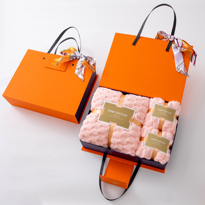 Chenyi Coral Fleece törölközők ajándékdobozban — három darabos készlet, nedvszívó fürdő- és testtörölközők, ajándékdobozos csomagolás, logó nyomtatása elérhető