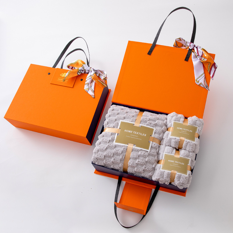 Chenyi Coral Fleece törölközők ajándékdobozban — három darabos készlet, nedvszívó fürdő- és testtörölközők, ajándékdobozos csomagolás, logó nyomtatása elérhető