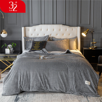 Tejplüss pléd, 5000 g+ súlyú, tavasz-őszi szezonra, modern minimalista stílus, kémiai rostból készült takaró