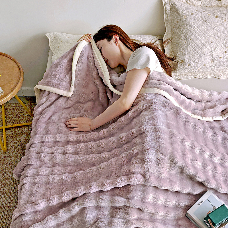 Плюшено зайче одеяло — под 300 г, за всички сезони, модерен минималистичен стил