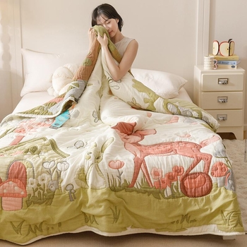 Детско хавлиено одеяло с мотив анимационни персонажи, 100% памук, вътрешен полиестерен слой, тегло 0,55–1,0 кг