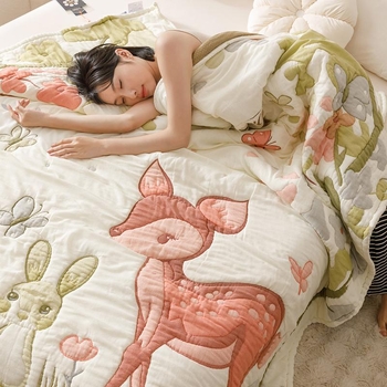 Детско хавлиено одеяло с мотив анимационни персонажи, 100% памук, вътрешен полиестерен слой, тегло 0,55–1,0 кг