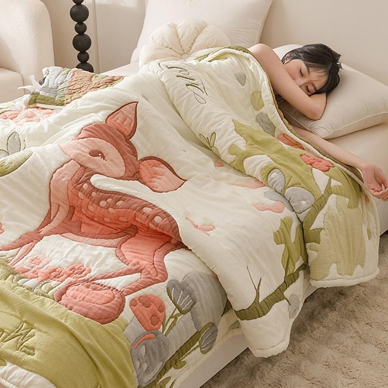 Детско хавлиено одеяло с мотив анимационни персонажи, 100% памук, вътрешен полиестерен слой, тегло 0,55–1,0 кг