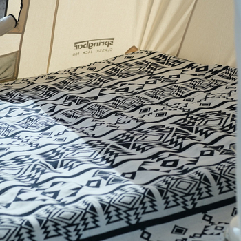 Кемпинг одеяло с геометричен узор (полиестер; 1000–1499 г; Peel Forest; пролет и есен)