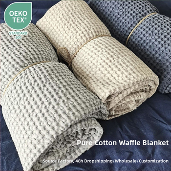 Bavlnená waffle deka s širokým lemom, severský štýl, jednofarebná, hmotnosť 300–499 g.