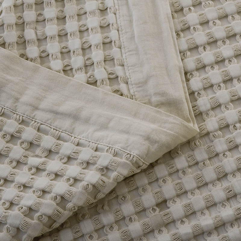 Памучно вафлено одеяло с широк кант, скандинавски стил, едноцветно, тегло 300–499 г.